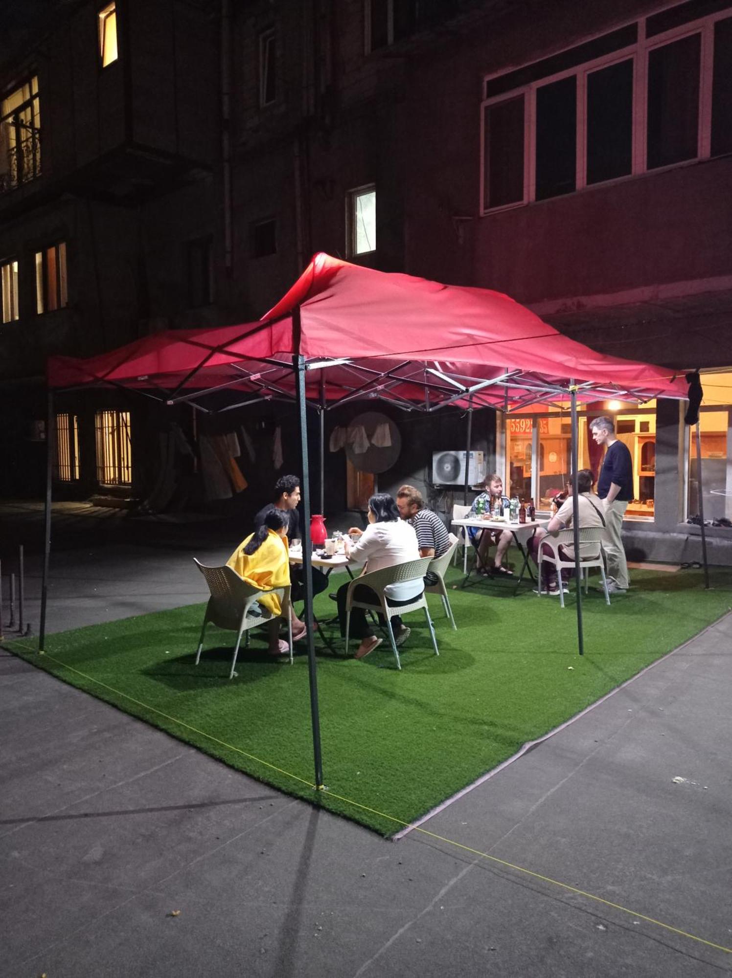 Sun City Hostel エレバン エクステリア 写真